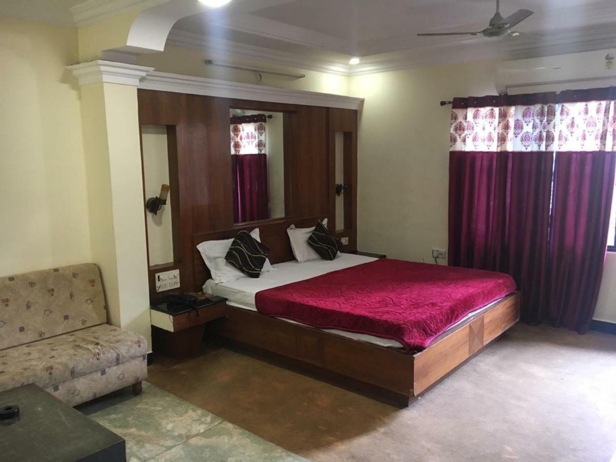 Hotel Poonam Rāipur Εξωτερικό φωτογραφία